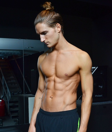 Oliver Proudlock shows off his body