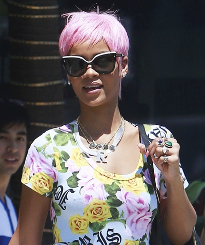 Semi-Exclusive... Rihanna Shows Off Her New Pink Hair