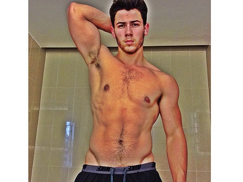 nick-jonas-600x450